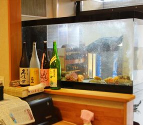 120cm活魚水槽　飲食店のカウンターに設置サムネイル画像