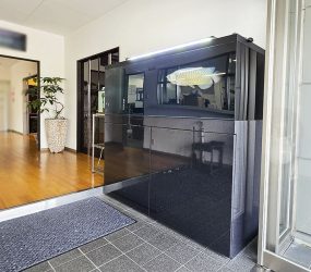 滋賀県米原市　企業様に大型アロワナ水槽一式を販売・設置しました！サムネイル画像